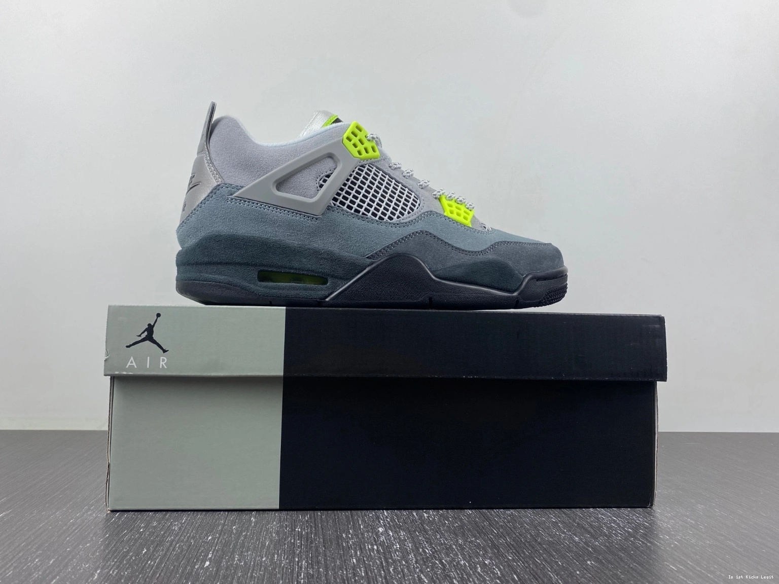 CT5342-007 Air 4 “Neon” Jordan SE 1105